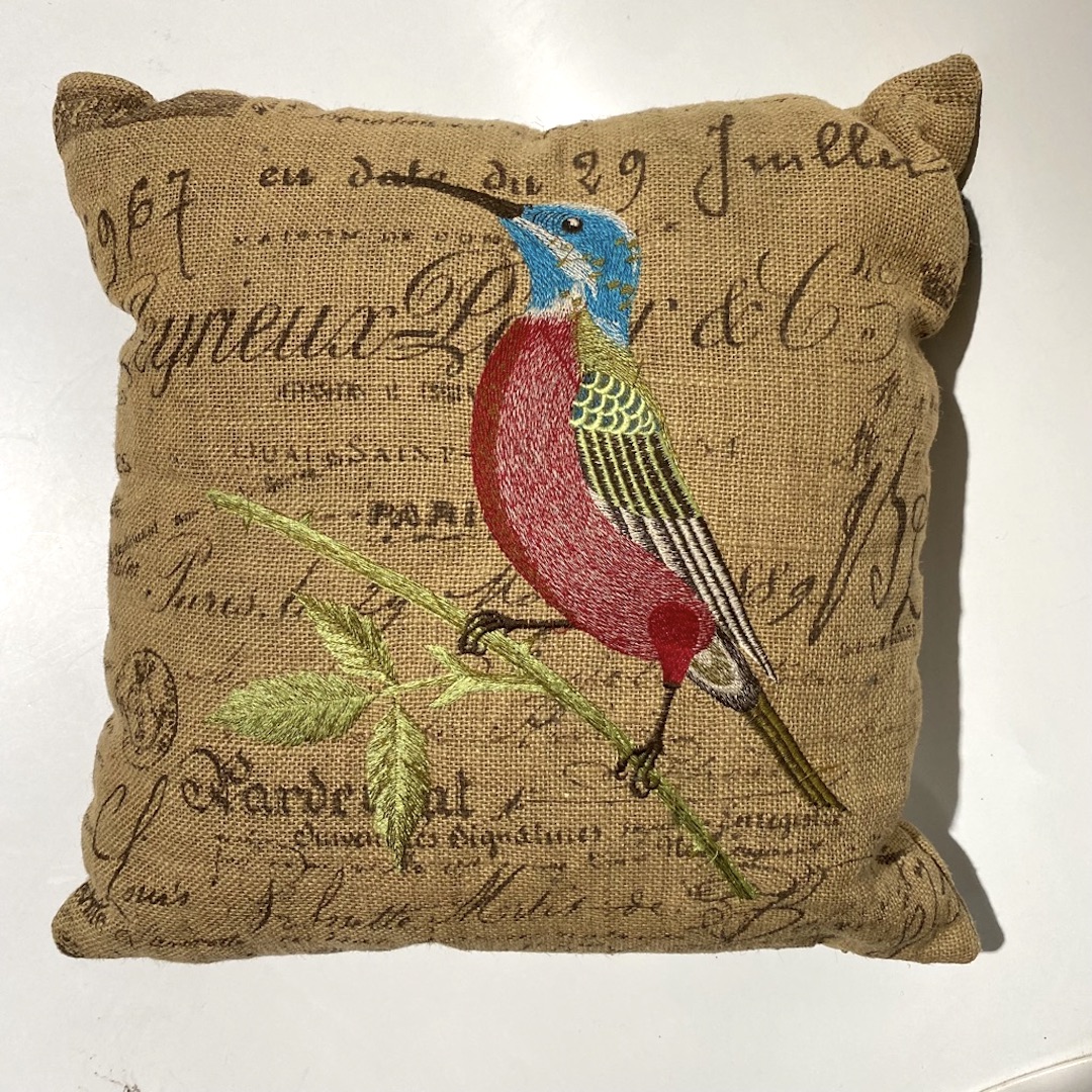 CUSHION, Natural Hessian w Embroidered Bird
